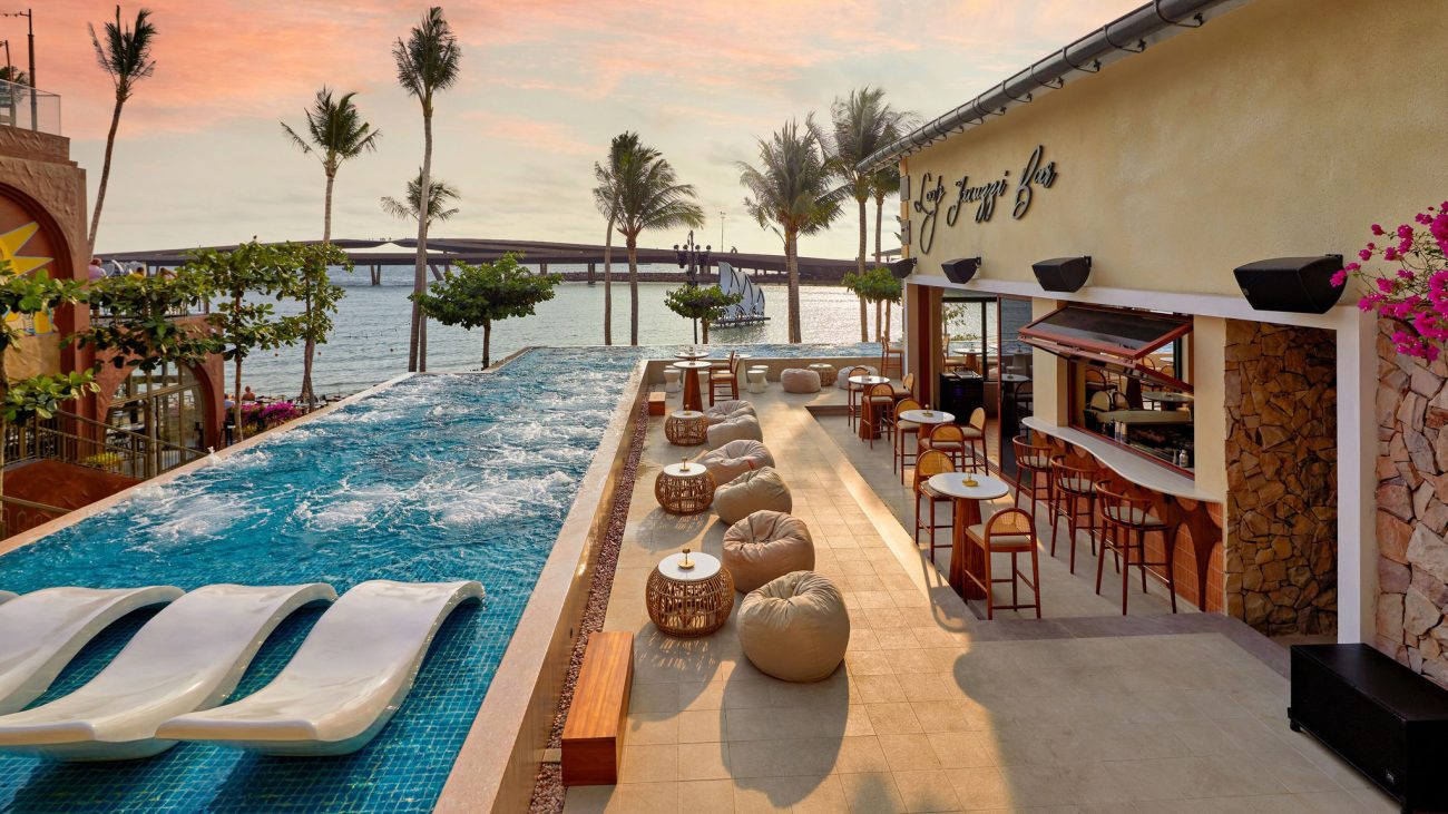Loop Jacuzzi Bar Phú Quốc